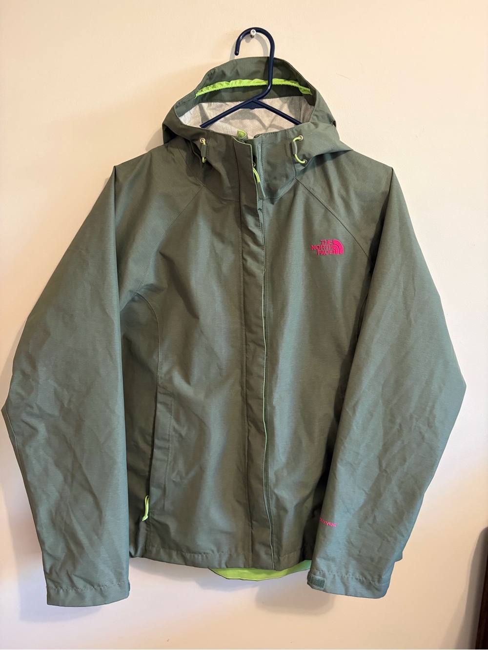THE NORTH FACE - women’s size large Resolve Rain Jacket